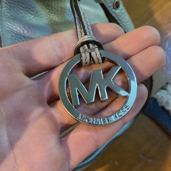 Micheal Kors Saddle Bag. MED-LARG. - Picture 4 of 8